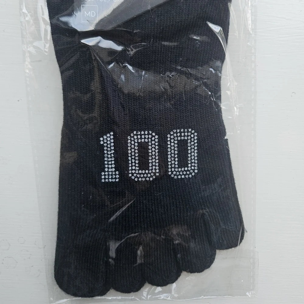 NWT ToeSox Club Pilates 100 Rhinestone Black Low Rise Grip Socks - Picture 8 of 8